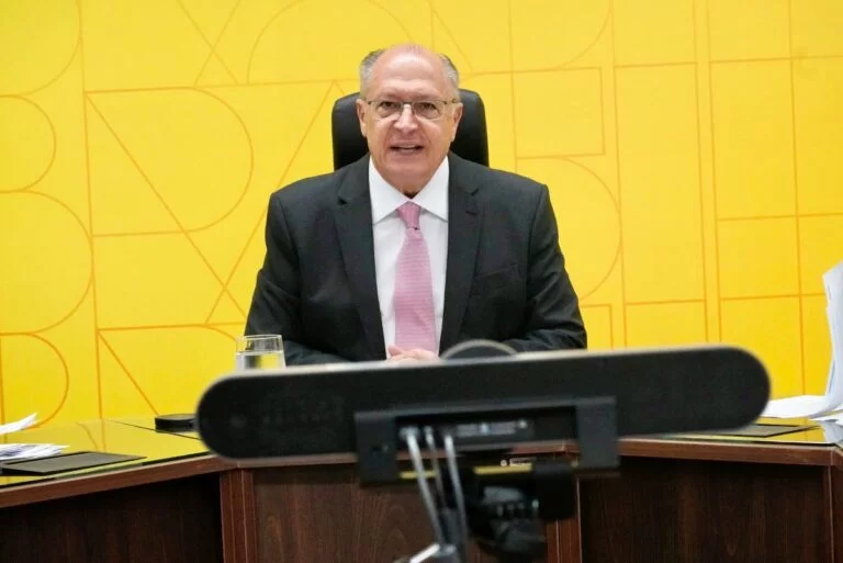 Alckmin discute guerra tarifária com ministro do Comércio da China