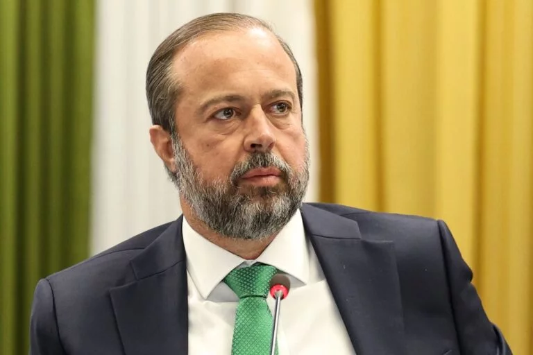 Mistura de etanol na gasolina deve aumentar para 30% ainda em 2025, afirma ministro