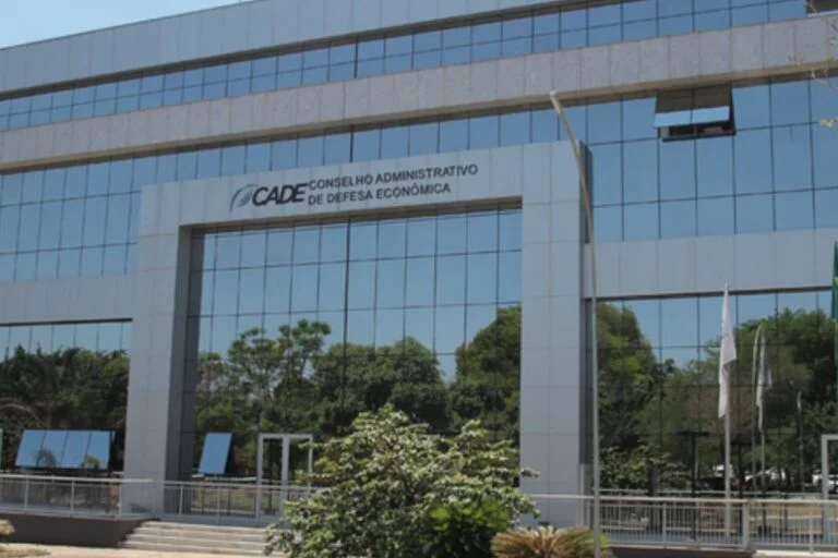 Cade admite Minerva como terceira interessada na fusão Marfrig-BRF