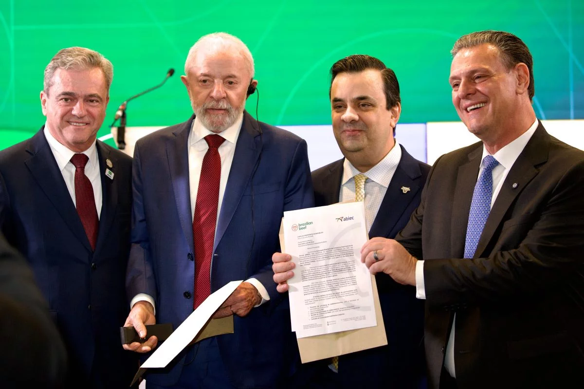 Carta foi entregue ao governo em Paris pelo presidente da Abiec, Roberto Perosa - Foto: Mapa/Divulgação