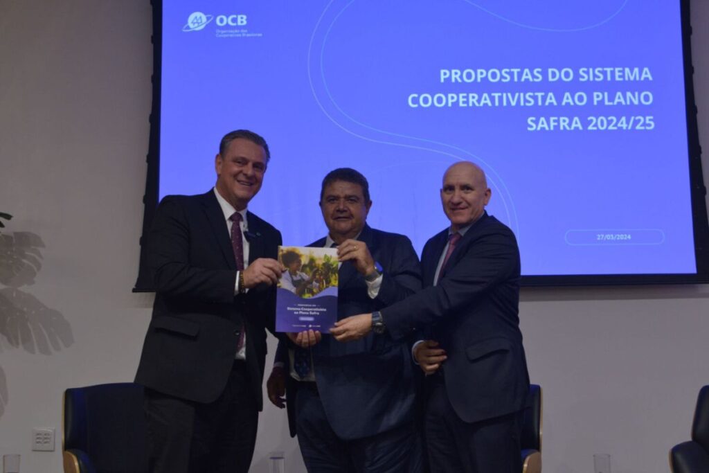 Representantes da OCB entregam propostas para Carlos Fávaro